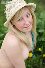 Curvy blonde pictures nice-looking girl