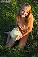 Summer time naked erotic girl picturesness